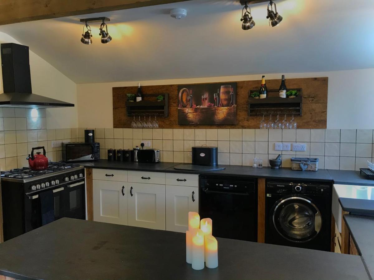 Trelaske Mill Cider Barn-With Hot Tub, Fire Pit Bbq Lewannick Eksteriør bilde