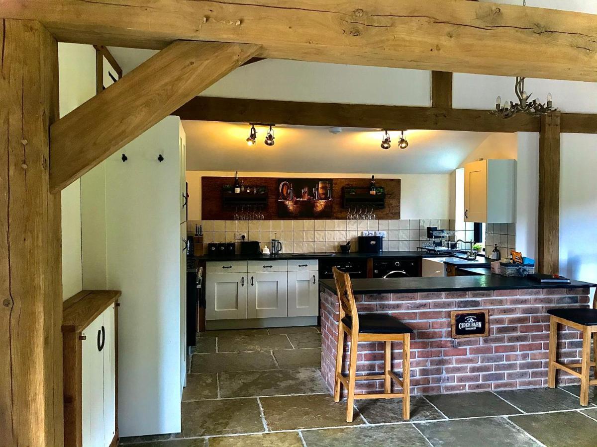 Trelaske Mill Cider Barn-With Hot Tub, Fire Pit Bbq Lewannick Eksteriør bilde